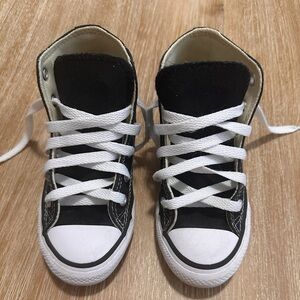 EUC Converse Unisex-Child Chuck Taylor All Star High Top Sneakers -10.5US